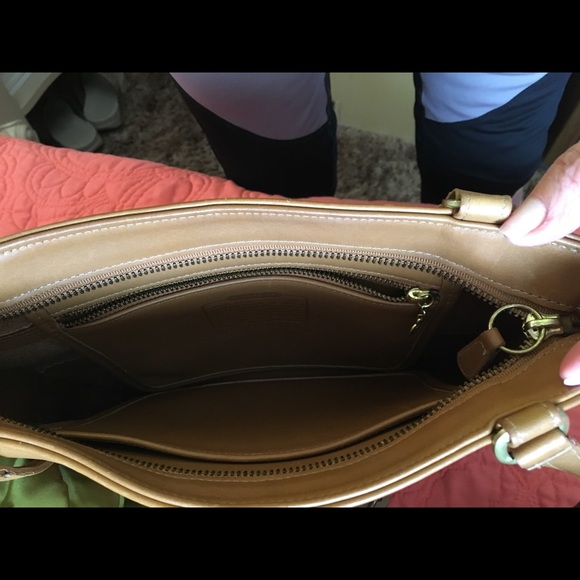 Handbag - Picture 3 of 6